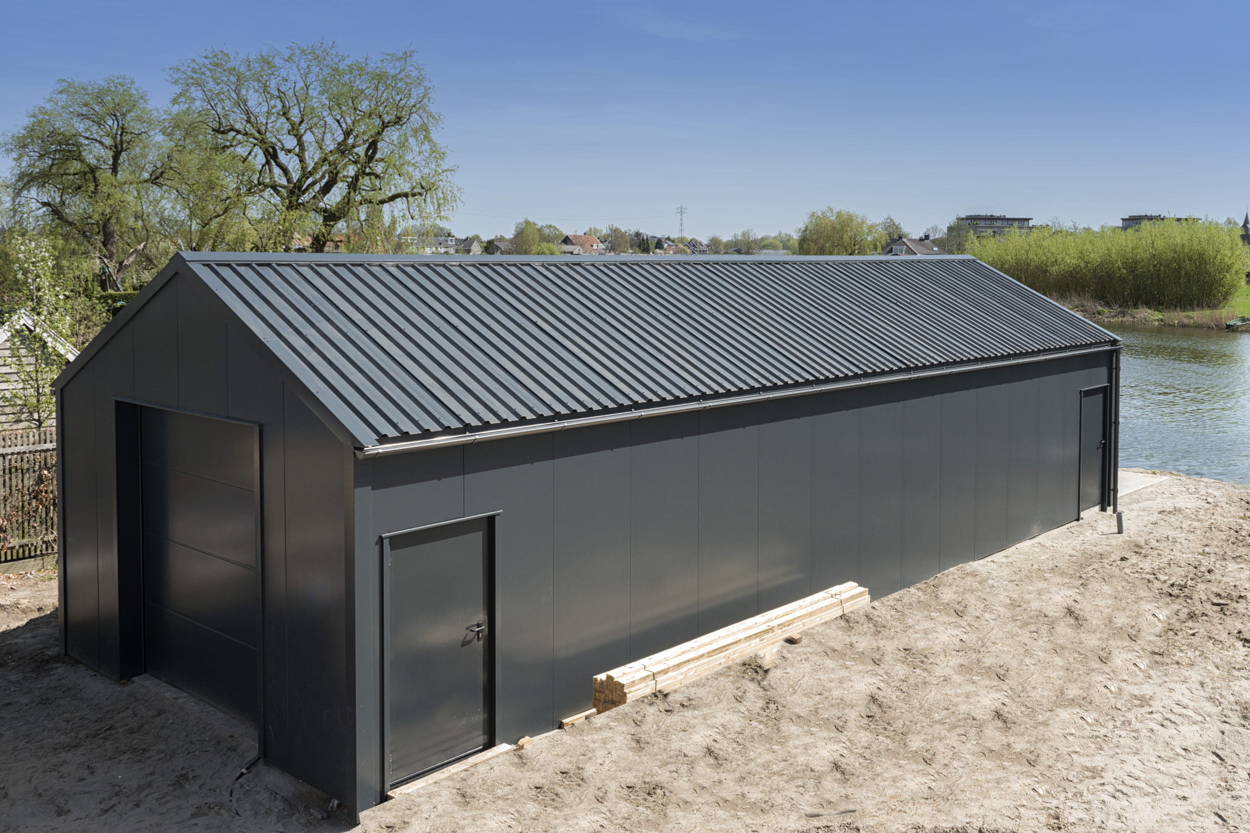 Finish Building schuur antraciet