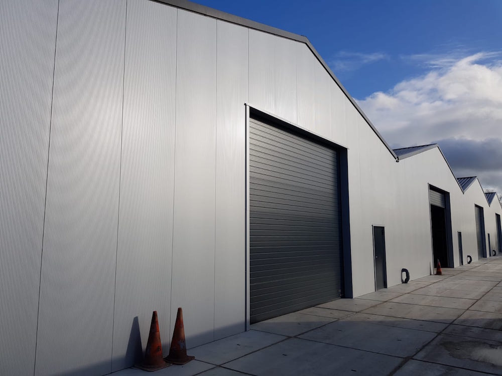 grijze loods finish building