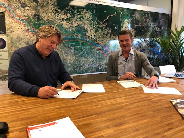 CO2 neutraal bouwen ondertekening Chris van de Vossen en BJF
