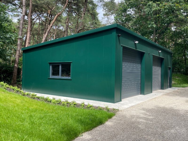 Prefab schuur met lessenaarsdak