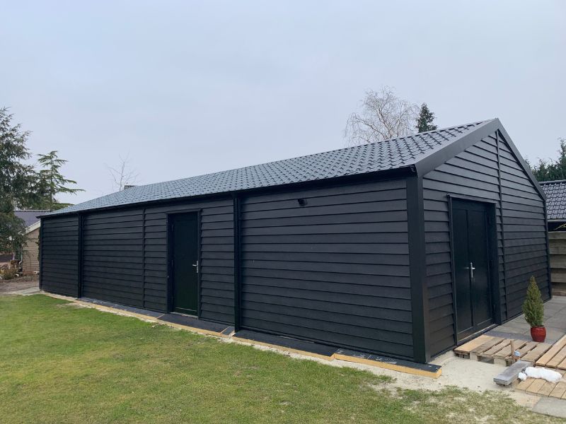 Prefab schuur met zadeldak